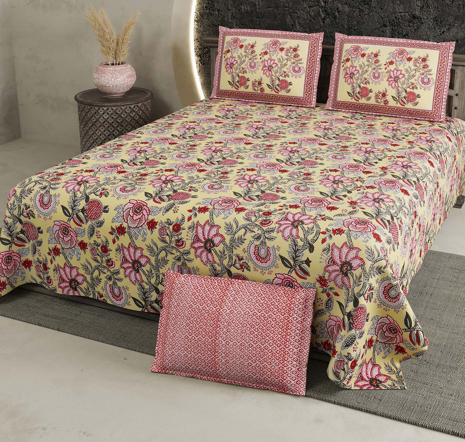 Cream Red Floral Pure Cotton King Size Bedsheet 108x108 Inch